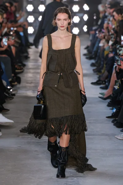 Look 3